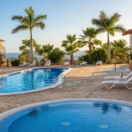 Apartmán Lush - Garden,bbq & Swimming Pool *